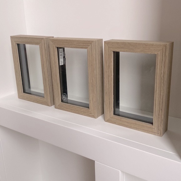 Set of three Wooden freestanding frames with card stock images - Picture 6 of 9